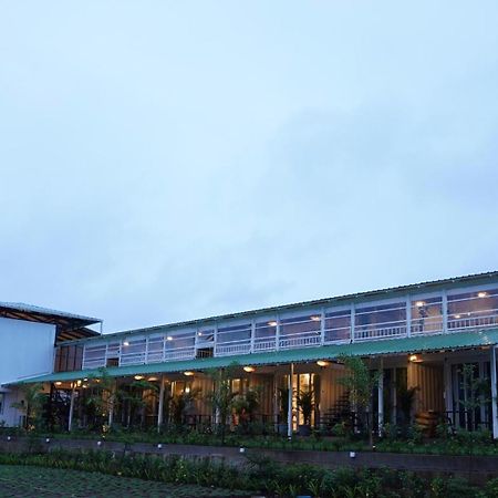 The Boat Club,Karjat Hotel Eksteriør billede
