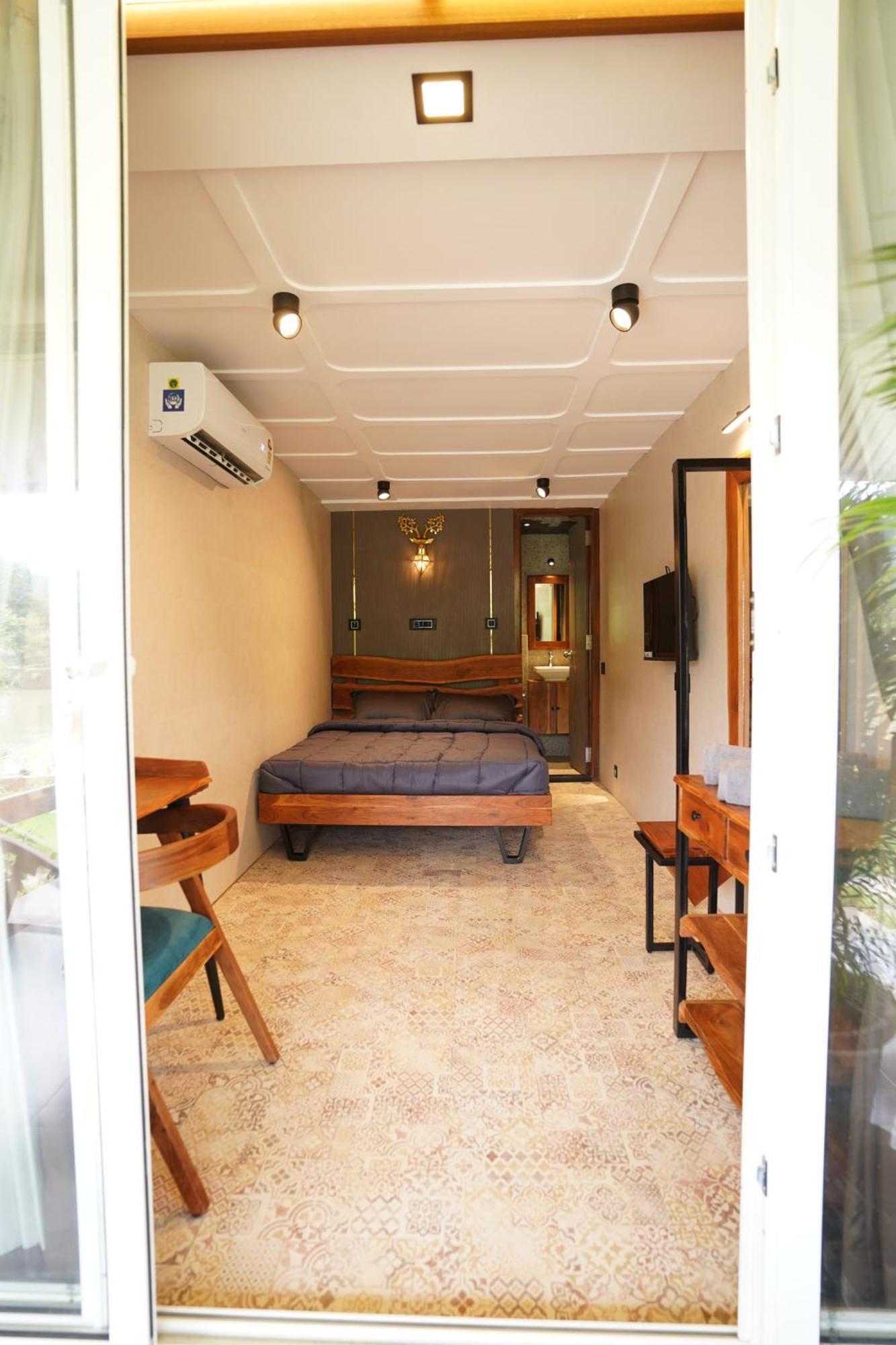 The Boat Club,Karjat Hotel Eksteriør billede