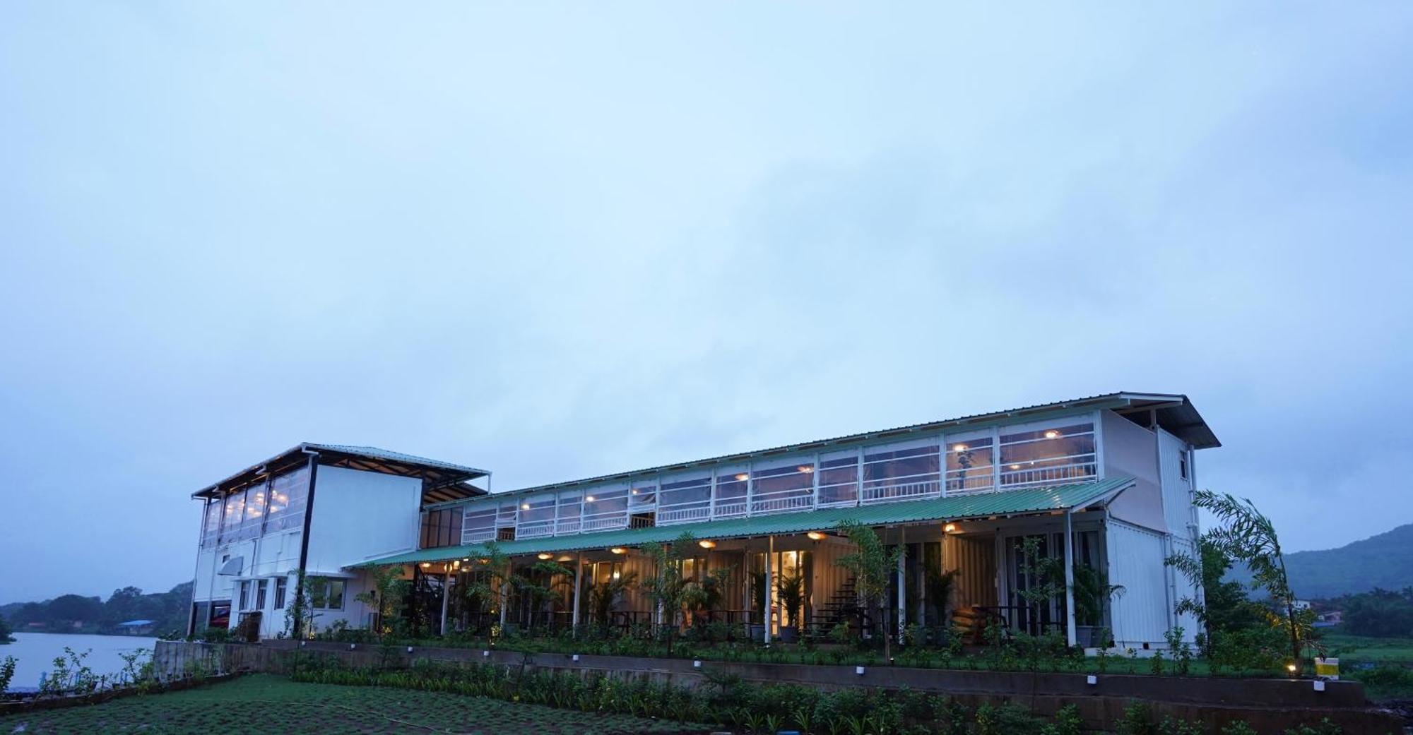 The Boat Club,Karjat Hotel Eksteriør billede