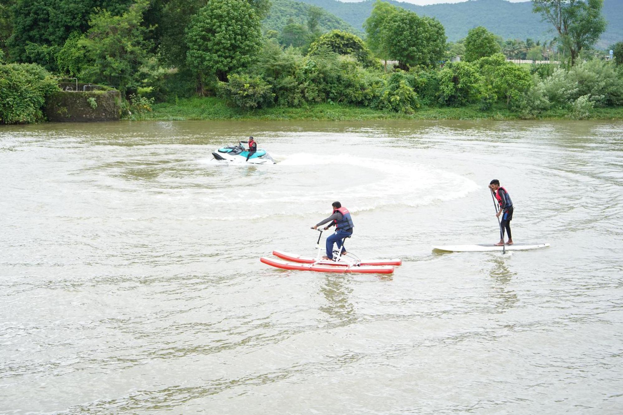 The Boat Club,Karjat Hotel Eksteriør billede