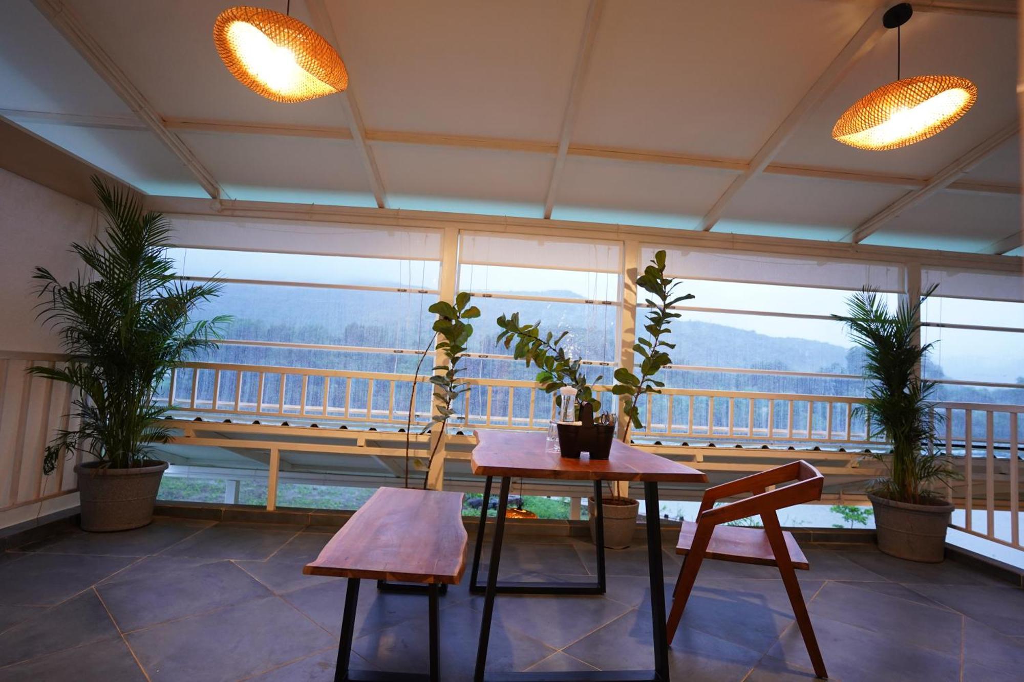 The Boat Club,Karjat Hotel Eksteriør billede