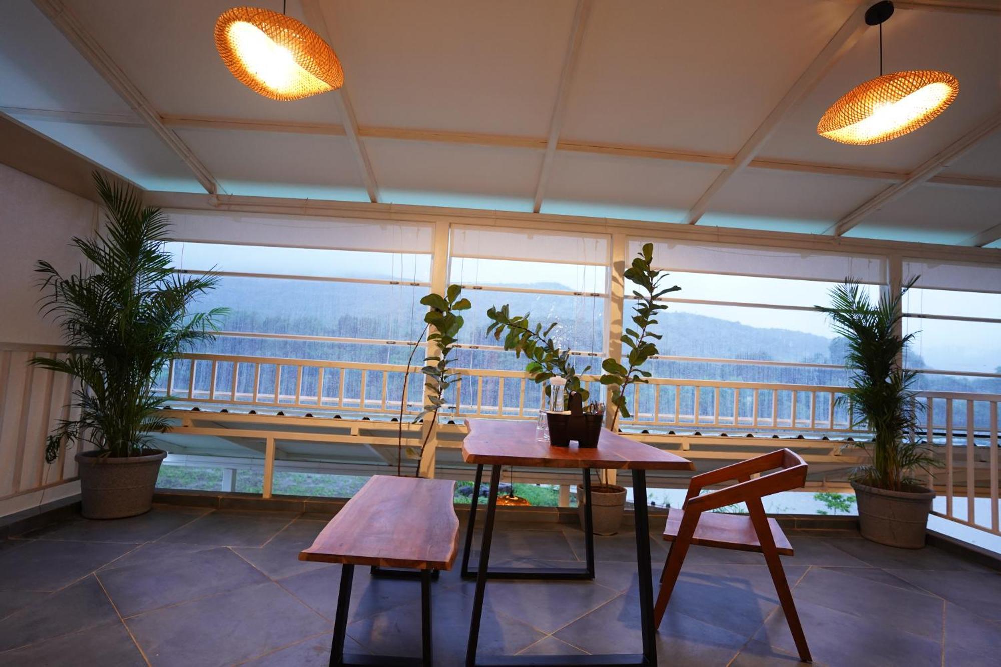 The Boat Club,Karjat Hotel Eksteriør billede