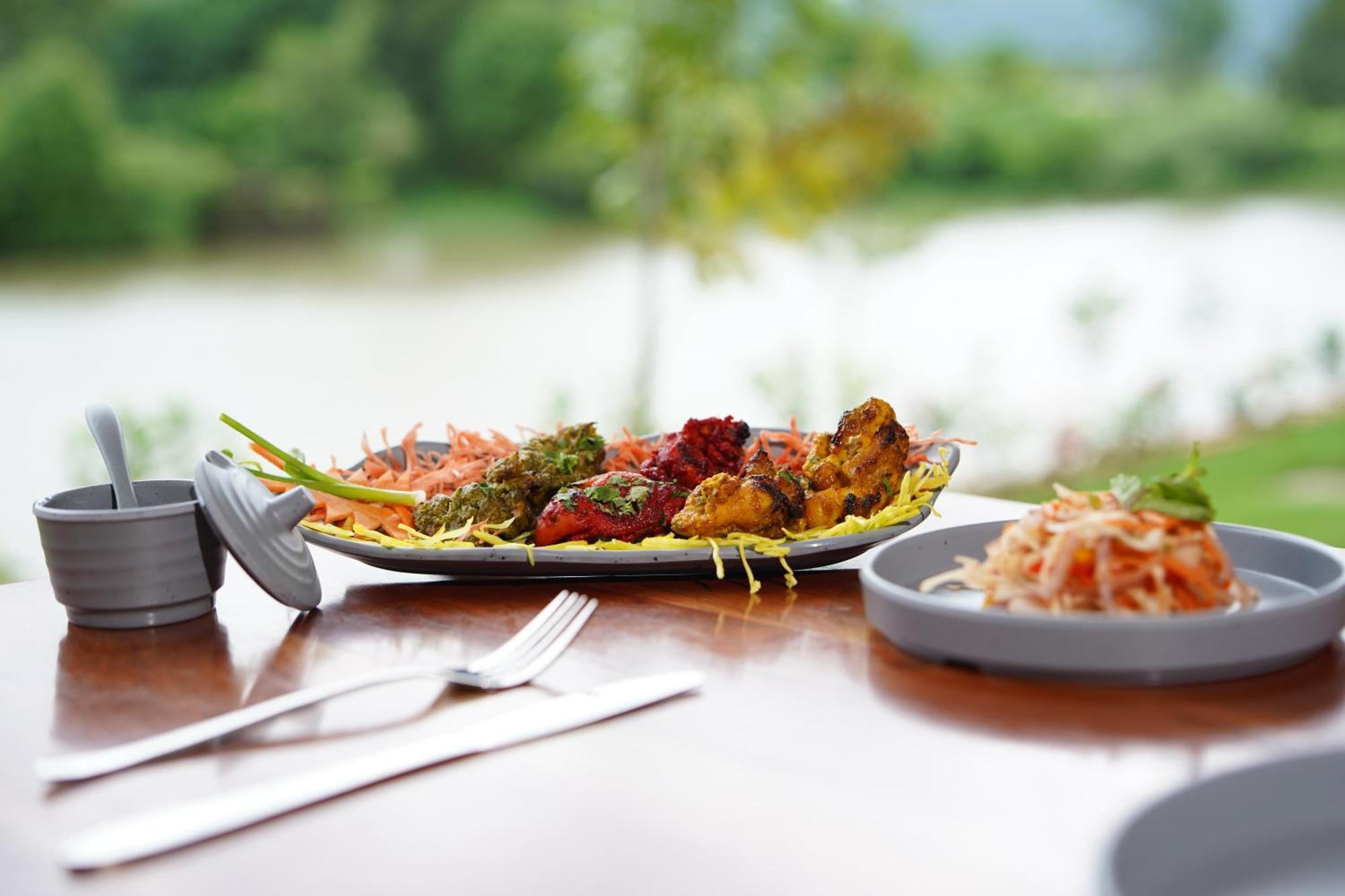 The Boat Club,Karjat Hotel Eksteriør billede