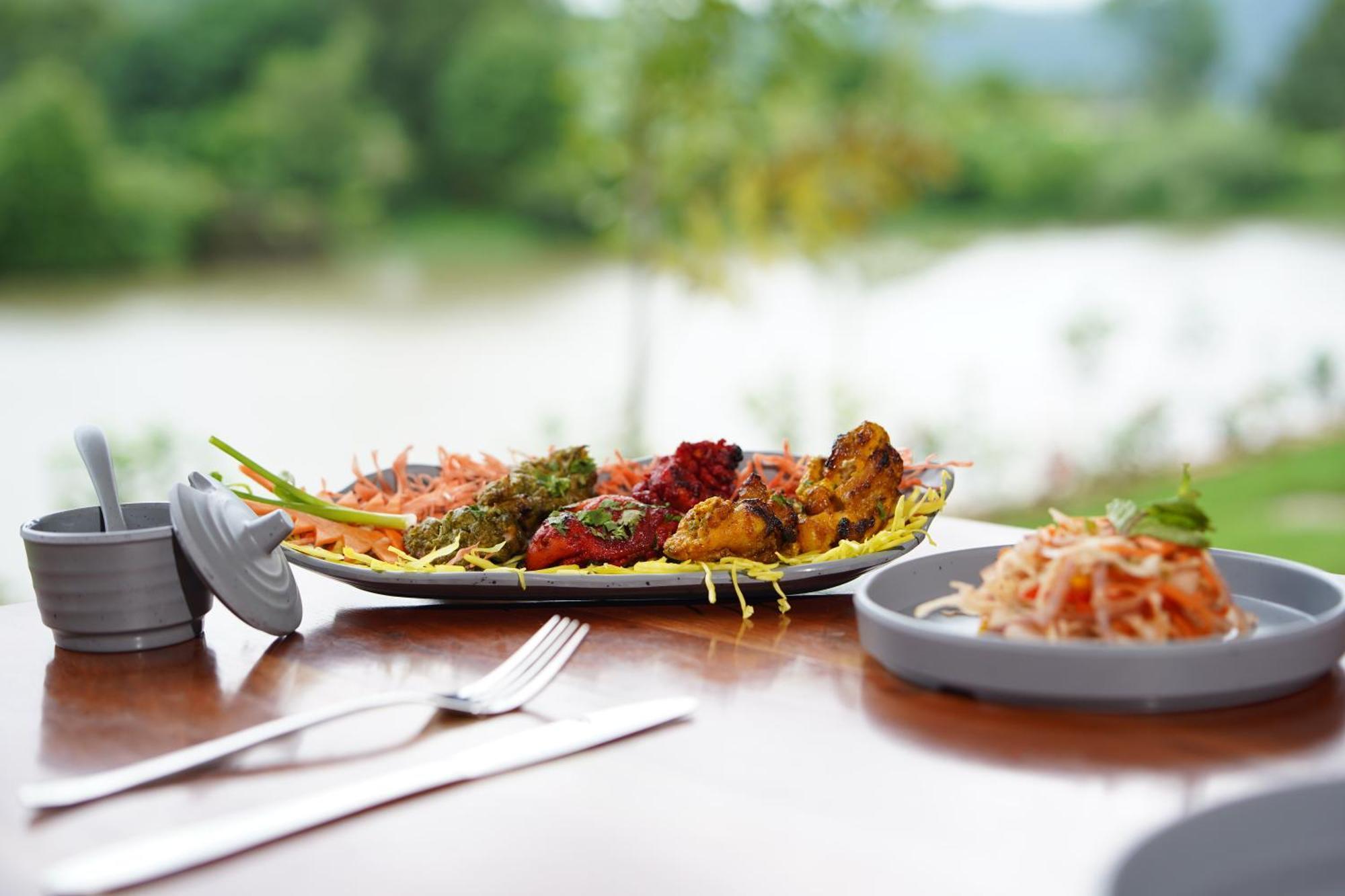 The Boat Club,Karjat Hotel Eksteriør billede