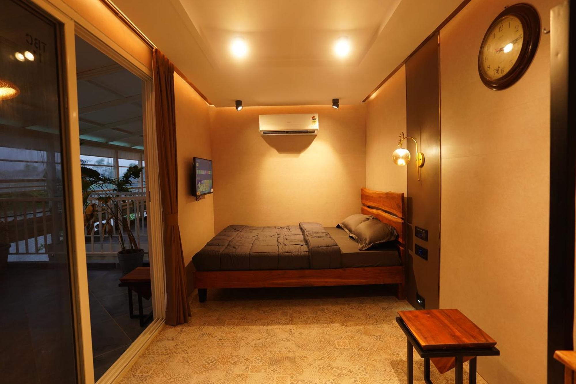 The Boat Club,Karjat Hotel Eksteriør billede