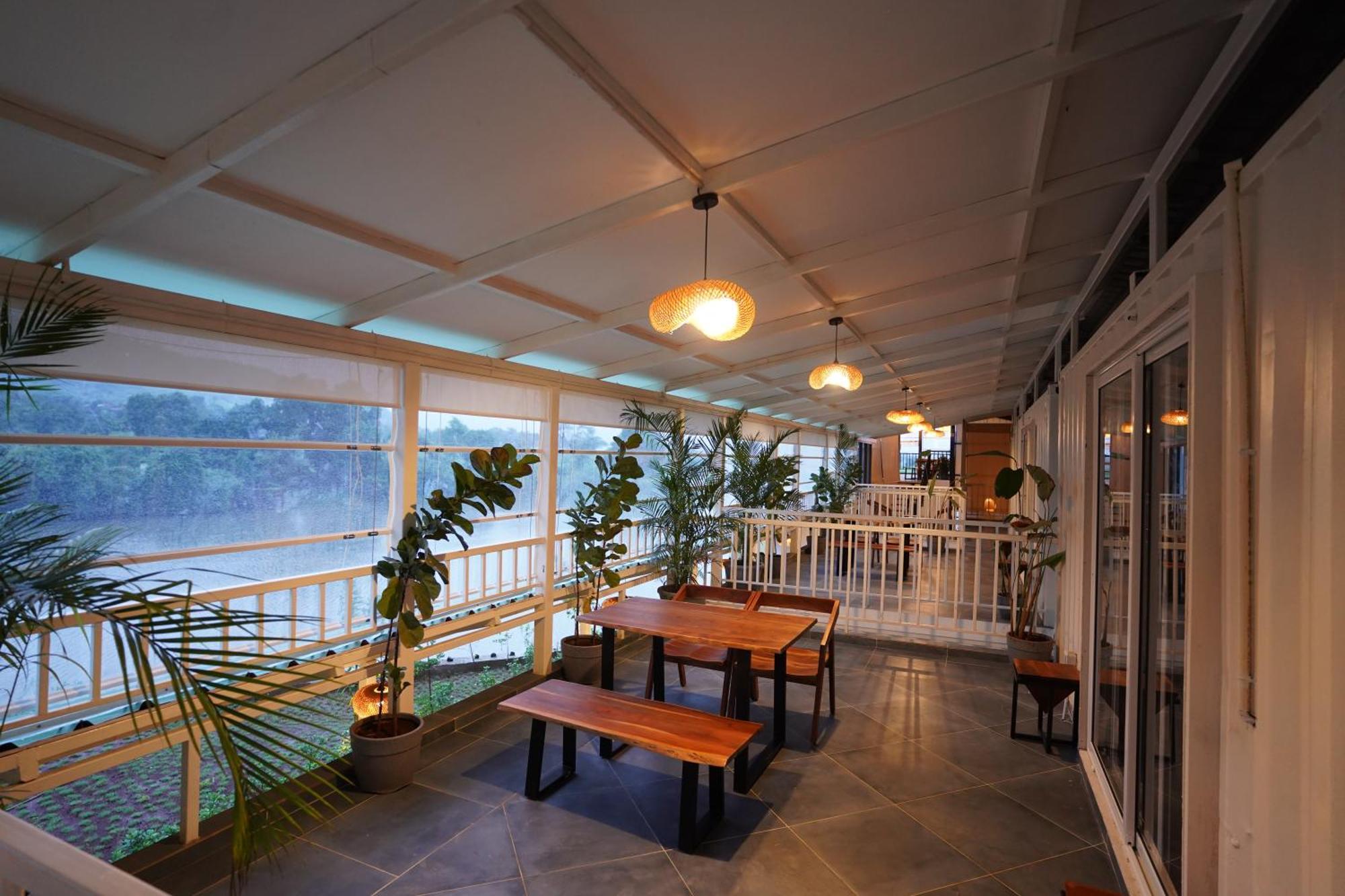 The Boat Club,Karjat Hotel Eksteriør billede