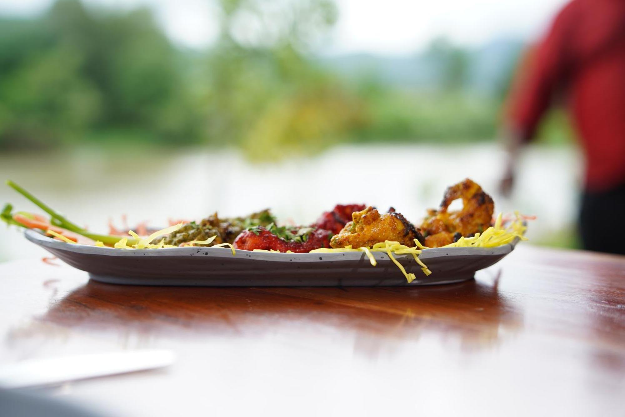 The Boat Club,Karjat Hotel Eksteriør billede