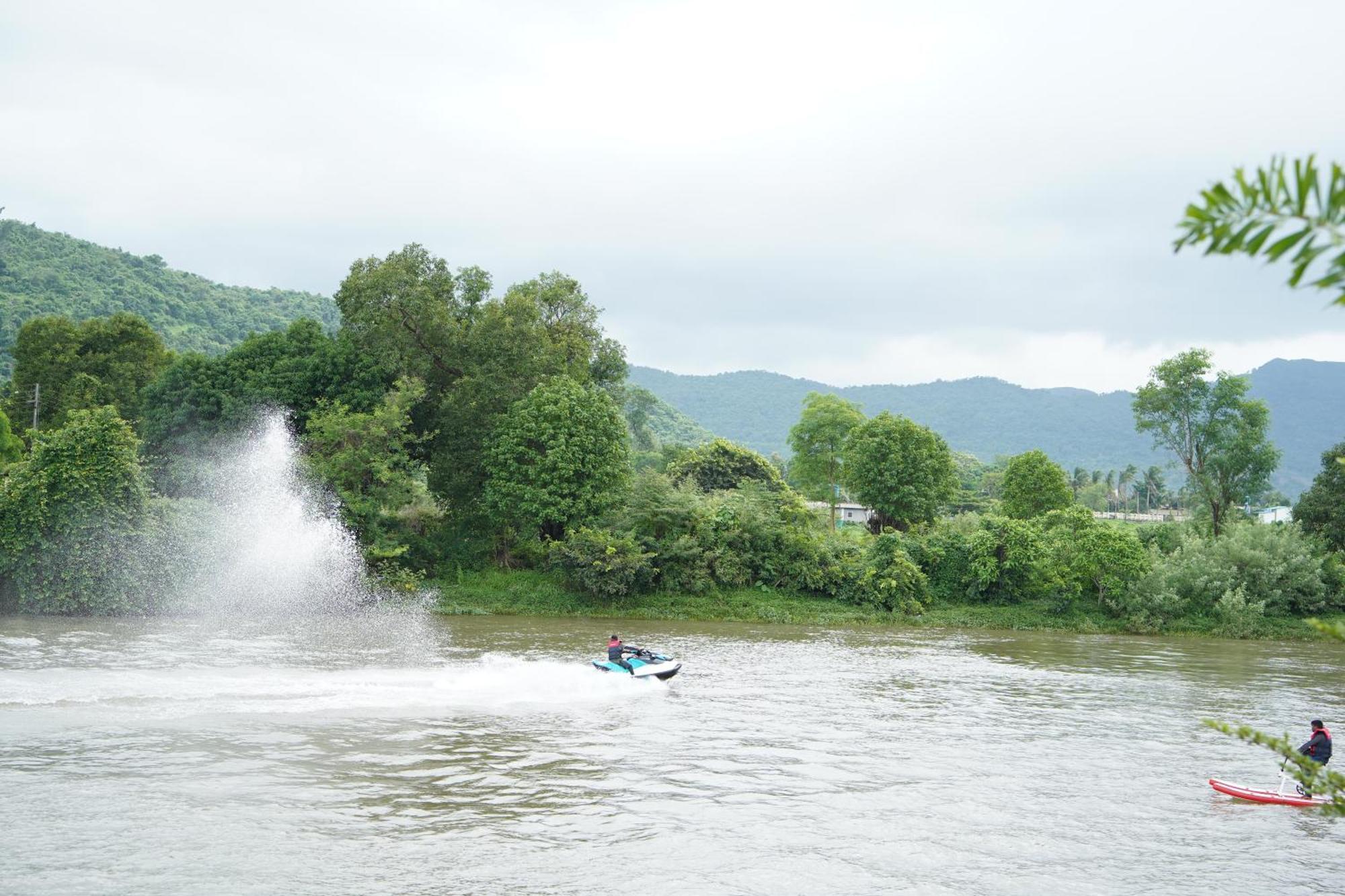 The Boat Club,Karjat Hotel Eksteriør billede