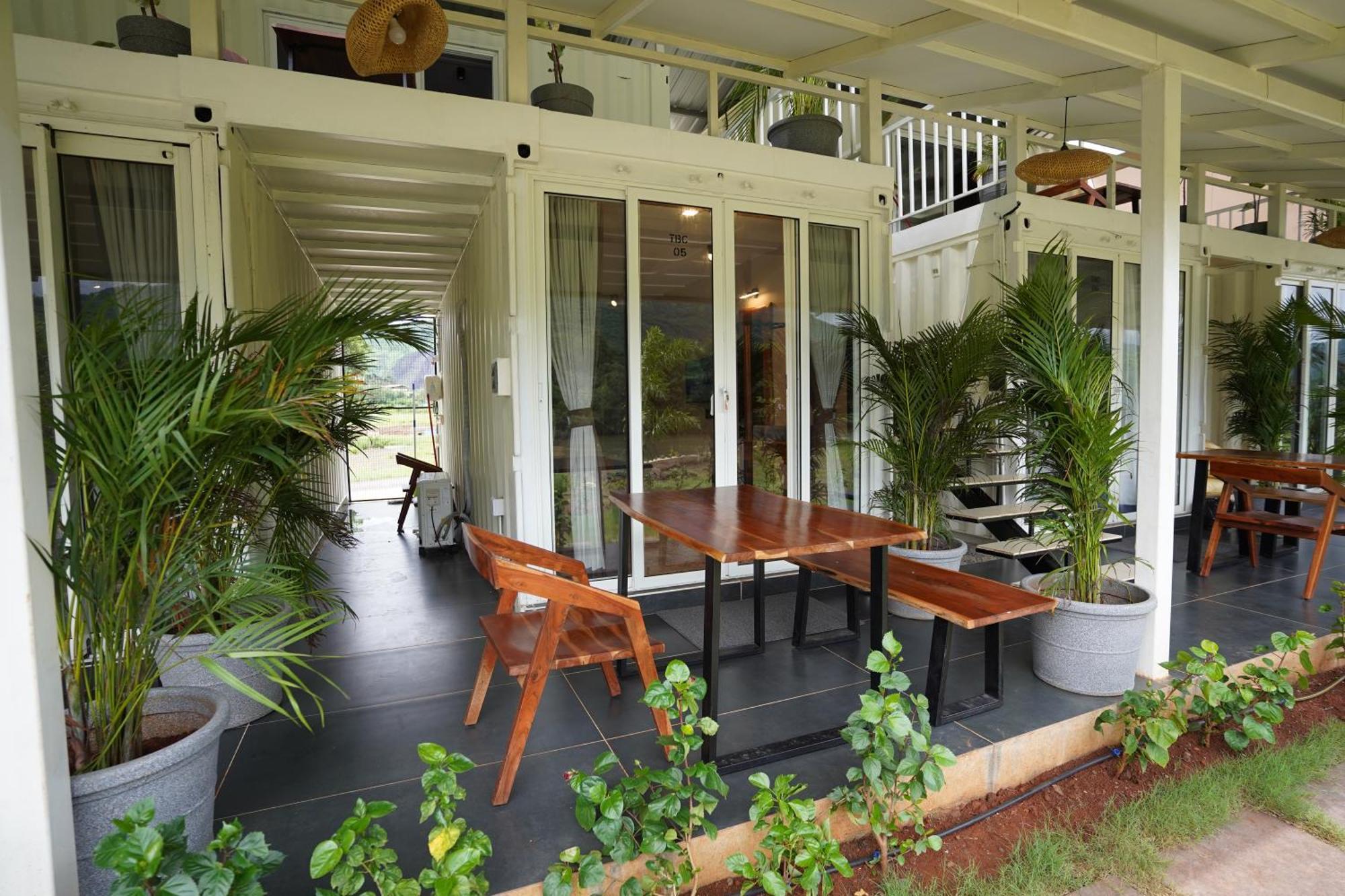 The Boat Club,Karjat Hotel Eksteriør billede