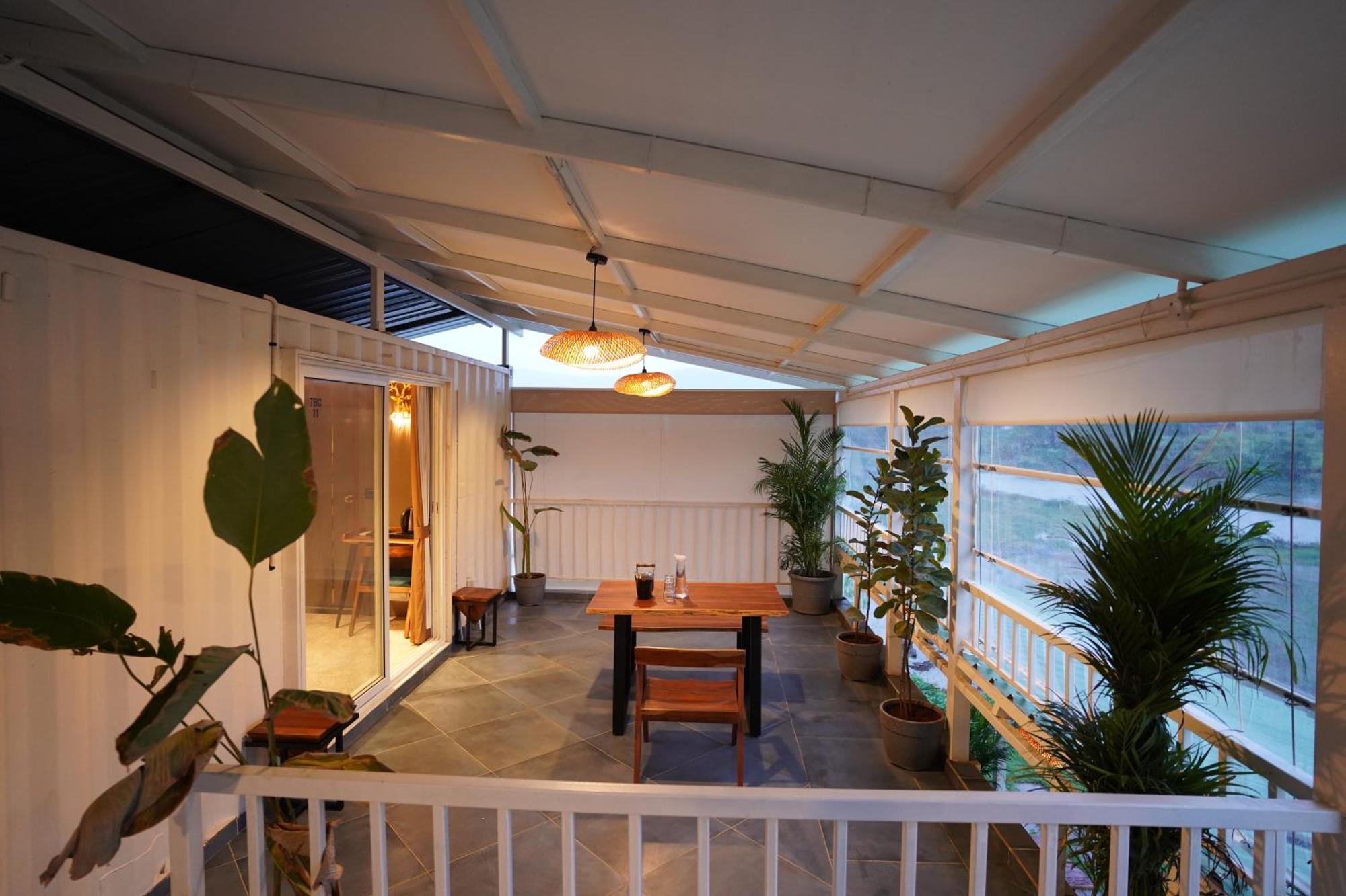 The Boat Club,Karjat Hotel Eksteriør billede