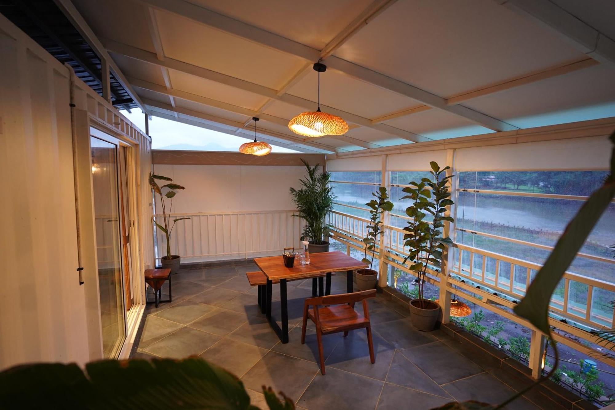 The Boat Club,Karjat Hotel Eksteriør billede